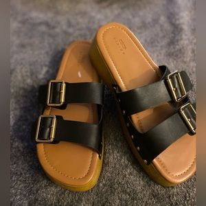 Osos sandals 9.5
